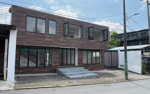 EDIFICIO COMERCIAL SOBRE AV SAN JUAN EN COLONIA CHAPULTEPEC, CUERNAVACA MORELOS.