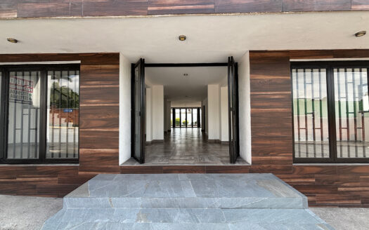 EDIFICIO COMERCIAL SOBRE AV SAN JUAN EN COLONIA CHAPULTEPEC, CUERNAVACA MORELOS.