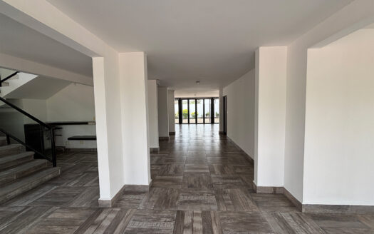 EDIFICIO COMERCIAL SOBRE AV SAN JUAN EN COLONIA CHAPULTEPEC, CUERNAVACA MORELOS.