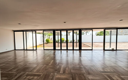 EDIFICIO COMERCIAL SOBRE AV SAN JUAN EN COLONIA CHAPULTEPEC, CUERNAVACA MORELOS.