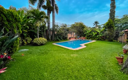 CASA +2 BUNGALOWS, ALBERCA Y JARDÍN