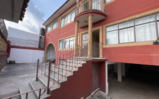 CASA/HOTEL SOBRE AV SUBIDA A CHALMA EN CUERNAVACA MORELOS