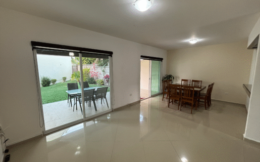 CASA EN ESQUINA CON ALBERCA EN KLUSTER LAS FUENTES CERCA DEL CENTRO DE JIUTEPEC