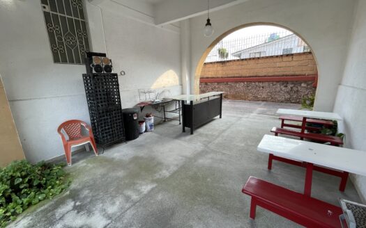 CASA/HOTEL SOBRE AV SUBIDA A CHALMA EN CUERNAVACA MORELOS