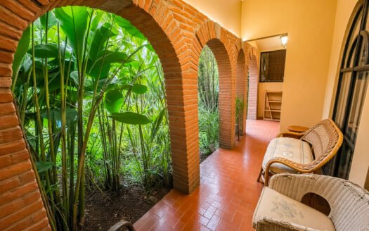 CASA +2 BUNGALOWS, ALBERCA Y JARDÍN