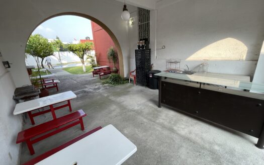 CASA/HOTEL SOBRE AV SUBIDA A CHALMA EN CUERNAVACA MORELOS