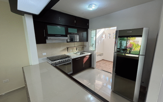 CASA EN ESQUINA CON ALBERCA EN KLUSTER LAS FUENTES CERCA DEL CENTRO DE JIUTEPEC