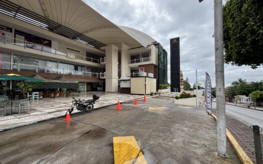 LOCAL COMERCIAL EN PLANTA BAJA EN PLAZA TLALTENANGO EN CUERNAVACA