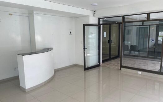 LOCAL COMERCIAL DE 45.27M2 A UNOS METROS DE GLORIETA LA LUNA