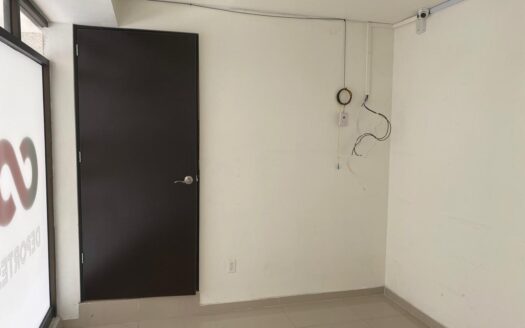 LOCAL COMERCIAL DE 45.27M2 A UNOS METROS DE GLORIETA LA LUNA