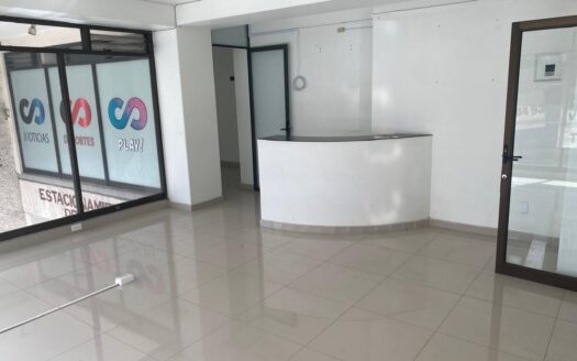 LOCAL COMERCIAL DE 45.27M2 A UNOS METROS DE GLORIETA LA LUNA