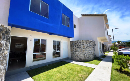 CASAS CON ALBERCA NUEVAS FRENTE H DEL NIÑO EN ZAPATA MOR