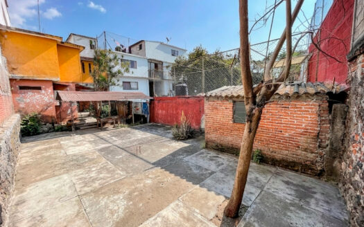 PROPIEDAD CON 2 DEPARTAMENTOS Y LOCAL COMERCIAL SOBRE AV. PLAN DE AYALA