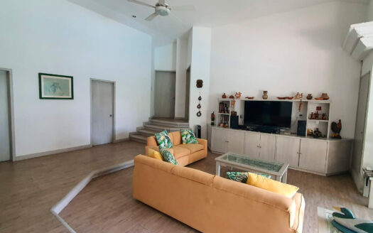 CASA DE UN NIVEL CON ALBERCA Y BUNGALOW INDEPENDIENTE EN CONDOMINIO EN YAUTEPEC