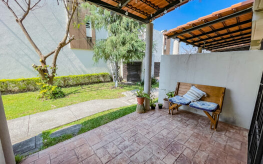 CASA CON ALBERCA Y AMENIDADES DEPORTIVAS EN CONJUNTO REAL SANTA FE II