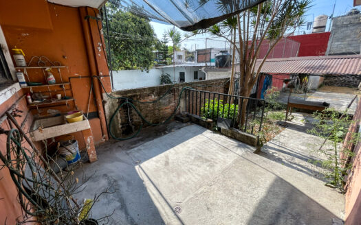 PROPIEDAD CON 2 DEPARTAMENTOS Y LOCAL COMERCIAL SOBRE AV. PLAN DE AYALA