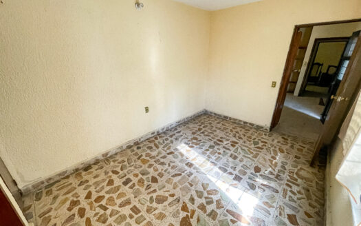 PROPIEDAD CON 2 DEPARTAMENTOS Y LOCAL COMERCIAL SOBRE AV. PLAN DE AYALA