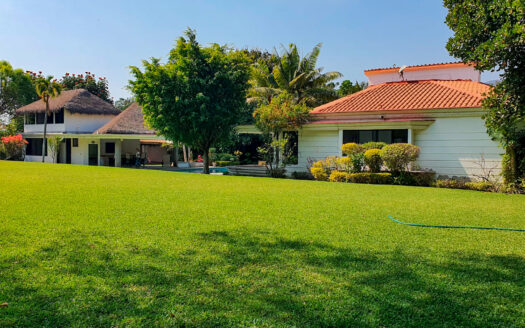 TERRENO RESIDENCIAL EN CONDOMINIO RINCON DEL RIO EN YAUTEPEC, MORELOS