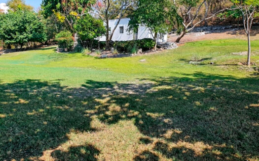 TERRENO RESIDENCIAL EN CONDOMINIO RINCON DEL RIO EN YAUTEPEC, MORELOS