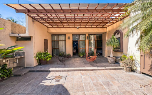 CASA DE 3 HABITACIONES EN UNA SOLA PLANTA, EN EL CENTRO DE JOJUTLA, MORELOS