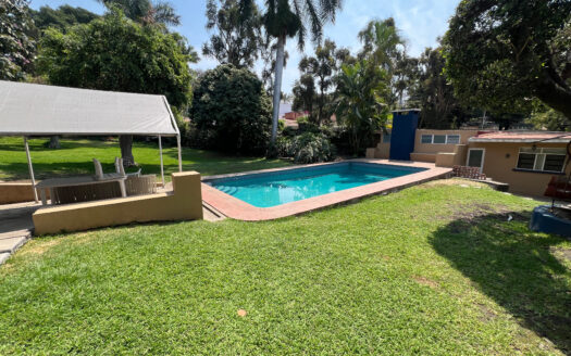 CASA CON ALBERCA Y SALA DE JUEGOS EN LOMAS DE CUERNAVACA