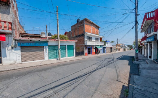 PROPIEDAD CON LOCALES, 2 DEPARTAMENTOS Y UN CONSULTORIO EN ALTAVISTA, CUERNAVACA.