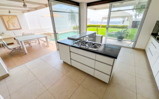 CASA CON ALBERCA, JARDÍN Y ESPACIOS PARA CONVIVIR EN BURGOS BUGAMBILIAS