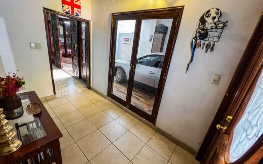 CASA DE 3 HABITACIONES EN UNA SOLA PLANTA, EN EL CENTRO DE JOJUTLA, MORELOS