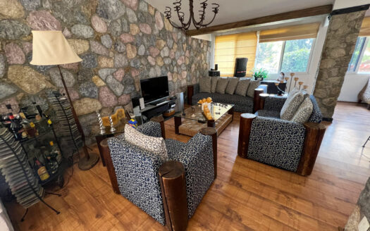 CASA CON ALBERCA Y SALA DE JUEGOS EN LOMAS DE CUERNAVACA