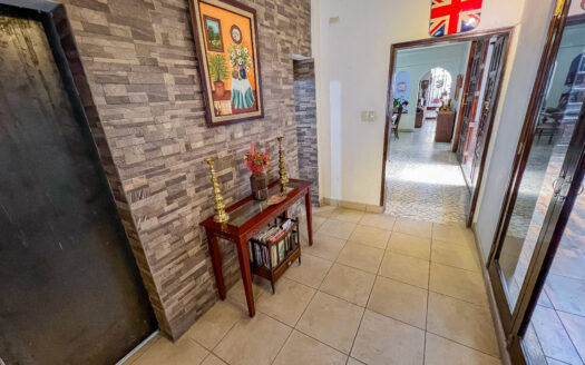 CASA DE 3 HABITACIONES EN UNA SOLA PLANTA, EN EL CENTRO DE JOJUTLA, MORELOS