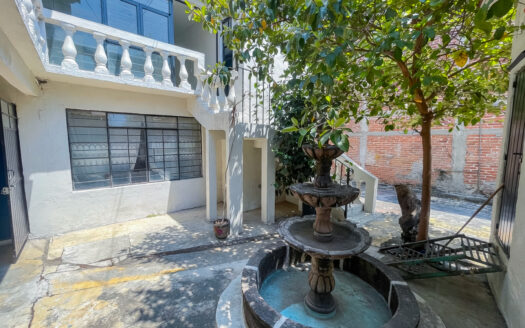 PROPIEDAD CON LOCALES, 2 DEPARTAMENTOS Y UN CONSULTORIO EN ALTAVISTA, CUERNAVACA.