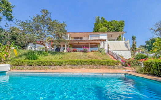 CASA CON BUNGALÓ INDEPENDIENTE Y ALBERCA EN AHUATEPEC, CUERNAVACA