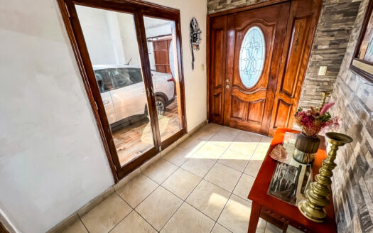 CASA DE 3 HABITACIONES EN UNA SOLA PLANTA, EN EL CENTRO DE JOJUTLA, MORELOS