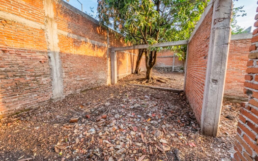 TERRENO CON CONSTRUCCIÓN A SOLO 3 MINUTOS DE P.º Cuauhnáhuac