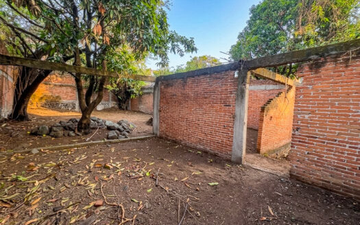TERRENO CON CONSTRUCCIÓN A SOLO 3 MINUTOS DE P.º Cuauhnáhuac