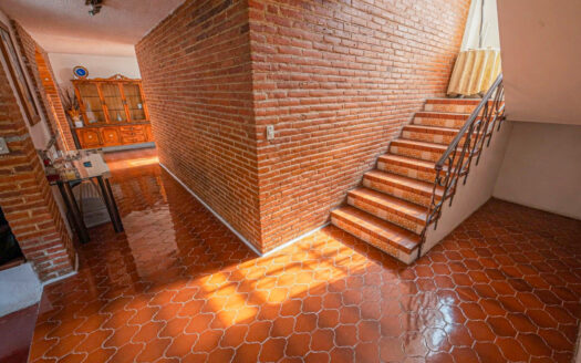 CASA CON JARDÍN Y JACUZZI PARA 8 PERSONAS