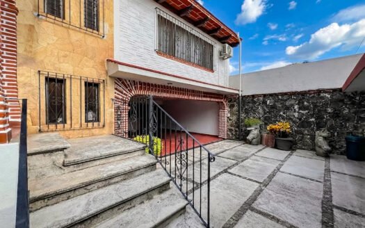 CASA ESTILO COLONIAL DE UN NIVEL