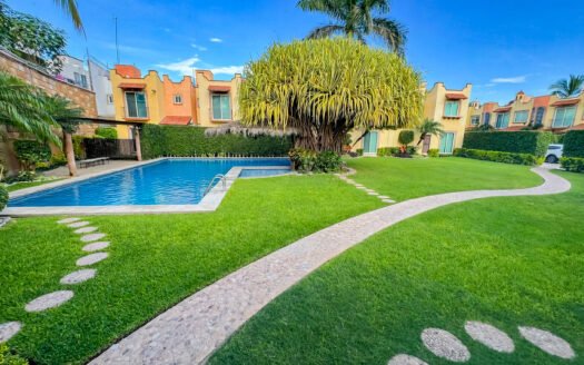 CASA CON SALÓN DE JUEGOS, JACUZZI Y ALBERCA EN VILLAS DEL SOL, XOCHITEPEC
