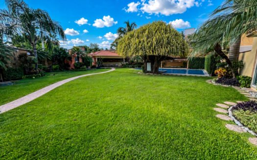 CASA CON SALÓN DE JUEGOS, JACUZZI Y ALBERCA EN VILLAS DEL SOL, XOCHITEPEC