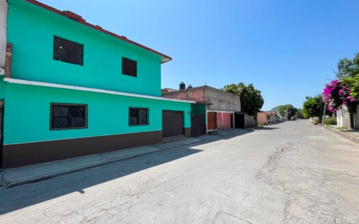 CASA CON LOCAL COMERCIAL Y 2 DEPARTAMENTOS INDEPENDIENTES