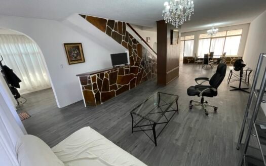 Casa con alberca y bungalow independiente a una cuadra de Plan de Ayala