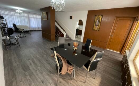 Casa con alberca y bungalow independiente a una cuadra de Plan de Ayala