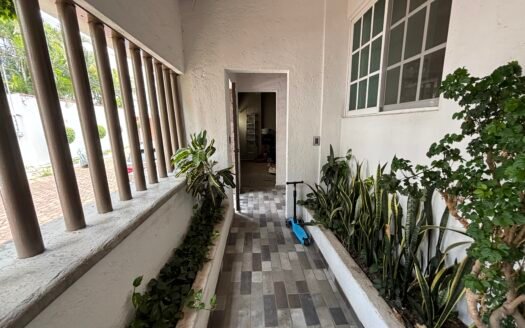CASA CON ALBERCA EN FRACCIONAMIENTO CERCA DE PLAZA AVERANDA EN CUERNAVACA.