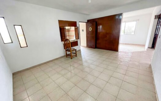 CASA CON ALBERCA A 5 MIN DE AVERANDA Y GALERÍAS