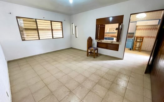 CASA CON ALBERCA A 5 MIN DE AVERANDA Y GALERÍAS