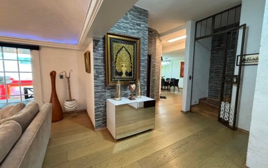 CASA CON ALBERCA EN FRACCIONAMIENTO CERCA DE PLAZA AVERANDA EN CUERNAVACA.