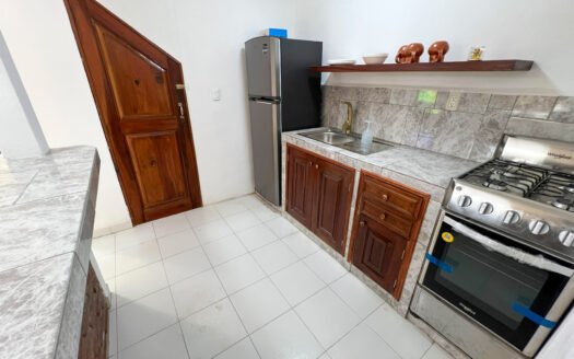 CASA DE 3 RECÁMARAS CON ALBERCA Y GRAN JARDÍN COMÚN EN LOMAS DE CUERNAVACA