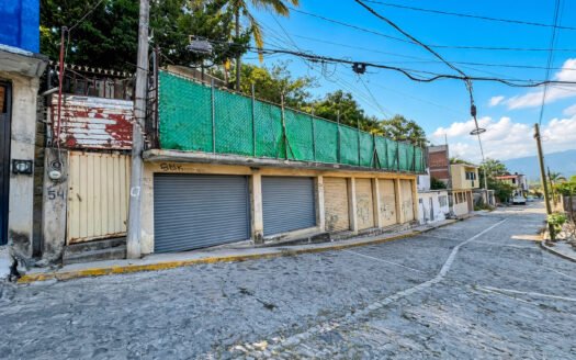 Propiedad con 6 Locales y 2 Departamentos en Independencia, Jiutepec
