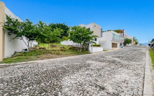 TERRENO DE 306 M² EN CORINTO RESIDENCIAL, BURGOS, CON CASA CLUB Y VIGILANCIA