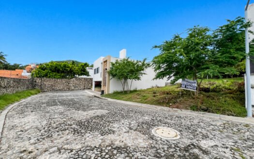 TERRENO DE 306 M² EN CORINTO RESIDENCIAL, BURGOS, CON CASA CLUB Y VIGILANCIA
